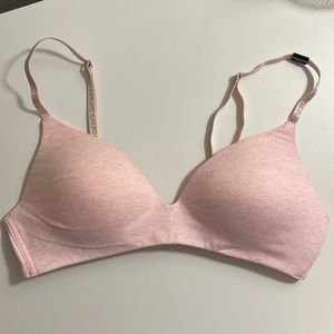 Victoria’s Secret Light Support Bra NWT
